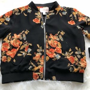 ✨NWOT - Forever 21 floral light bomber jacket✨